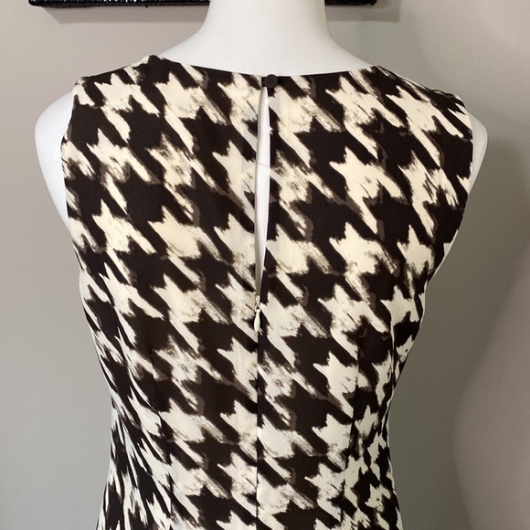 J.Crew black & cream houndstooth
Shift Dress Sz 2 
💯 excellent condition - Picture 10 of 13